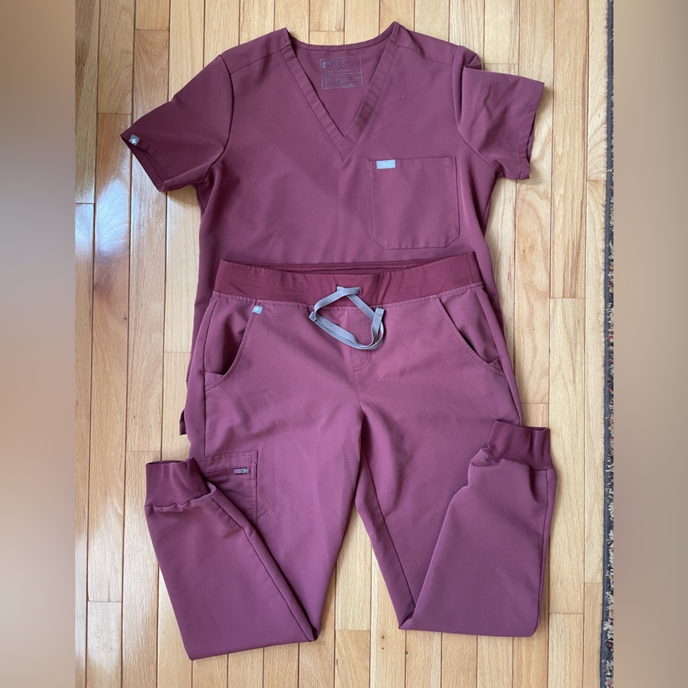 Medium Dark cherry Catarina scrup top/medium Zamora joggers